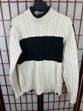Banana Republic Men's Wool sweater black and cream size Large TALL